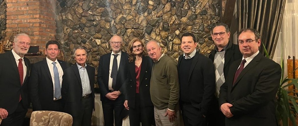 Team Europe France ainsi que les autres conférenciers invités lors du séminaire de l'ESFAM organisé avec l'Ambassade de France, dans lequel le CICES intervenait — Pristina, novembre 2023.